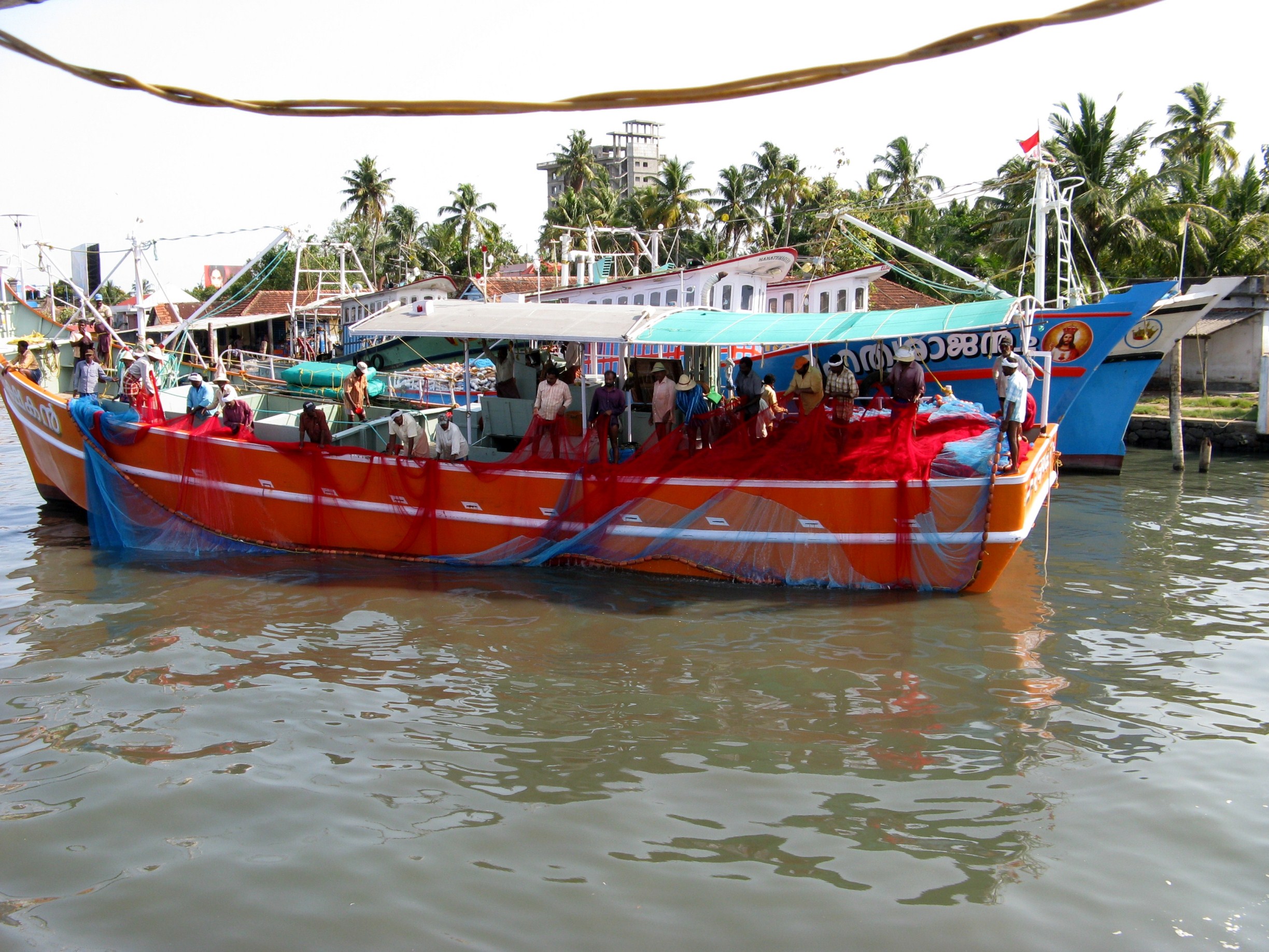 Die Fischerboote mit 20 Mann Besatzung…